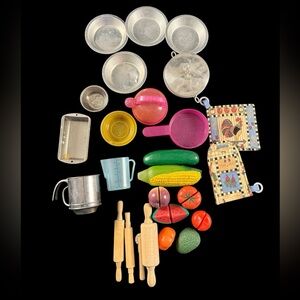 Vintage Lot Of Kids Play Toy Kitchen Veggies Sifter Rolling Pins Kettle & More.